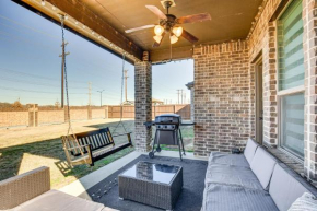 6 Mi to Lake Lewisville Chic Retreat in Frisco!